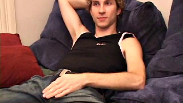 Джэнсон МакГилл дрочит и шутит, что Tinder не нужен