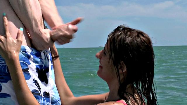 рыжая фурия и команда устраивают дикую групповуху с литрами спермы