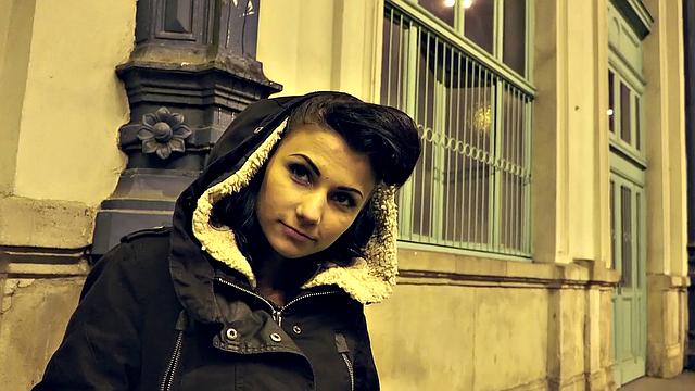 Brunette Caprice Sucks Like a Star