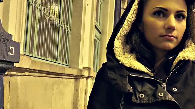 Brunette Caprice Sucks Like a Star