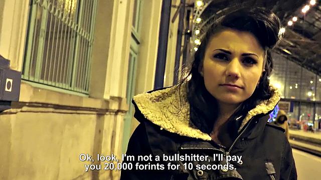 Каприс разносит парня безумным минетом и жёстким сексом