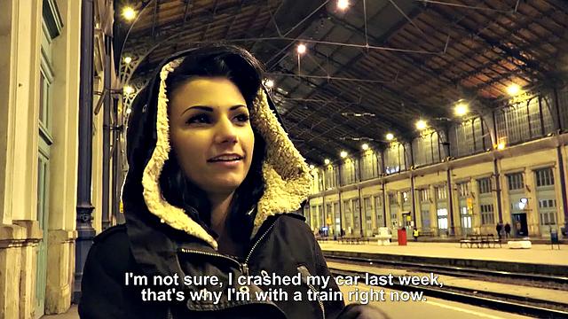 Brunette Caprice Sucks Like a Star