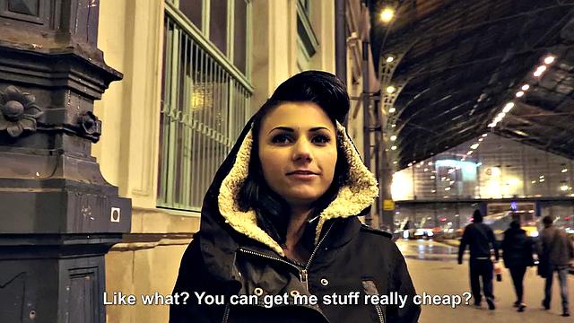 Brunette Caprice Sucks Like a Star