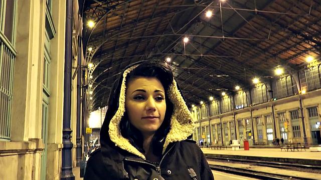 Brunette Caprice Sucks Like a Star