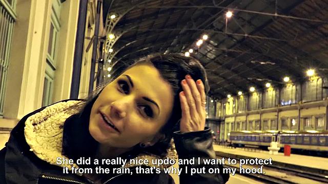 Brunette Caprice Sucks Like a Star