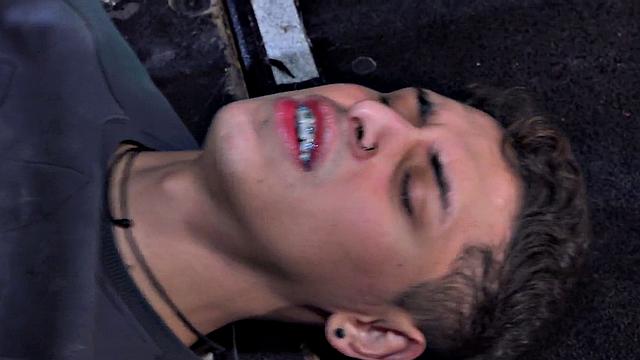 Dominant gaydaddy fucks deepthroating twink