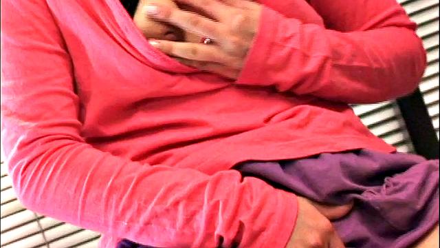 Petite hottie Diana masturbates