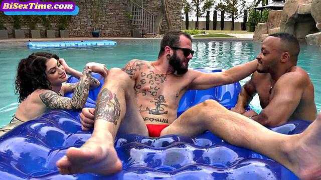 Stunning ink bae in bi 3some