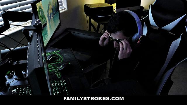 геймер жестко шпилит сводную сестру прямо на кресле