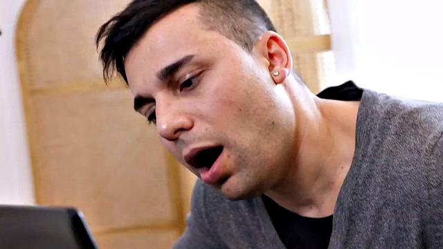 рыжая с формами скачет так, что даже кровать завидует