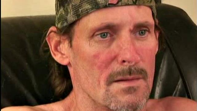 жефф медленно дрочит, накал страсти, сперма брызжет мощно