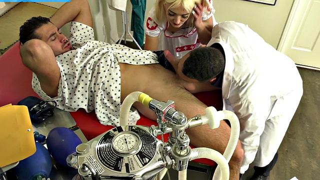 шальная медсестра ловко лечит сразу двух - и оба довольны