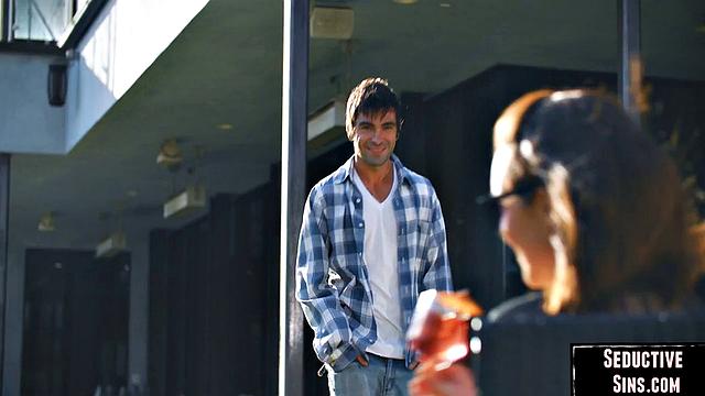 Hairycunt babe gets pounded by BF