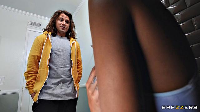 Милф Кэти Морган изменяет с другом падчерицы и зовёт её в групповуху с Джей Ромеро и Зои Синн.