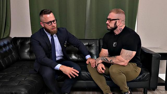 качок подставляет жопу строгому доктору