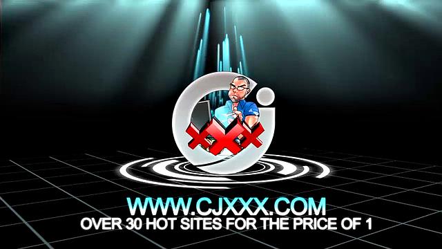 Gregory Wall дрочит свой большой член и кончает мощно