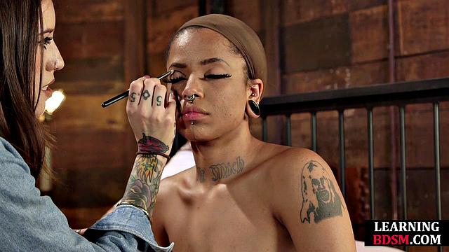 Домина пробует жёсткое бдсм с чернокожим мужиком.