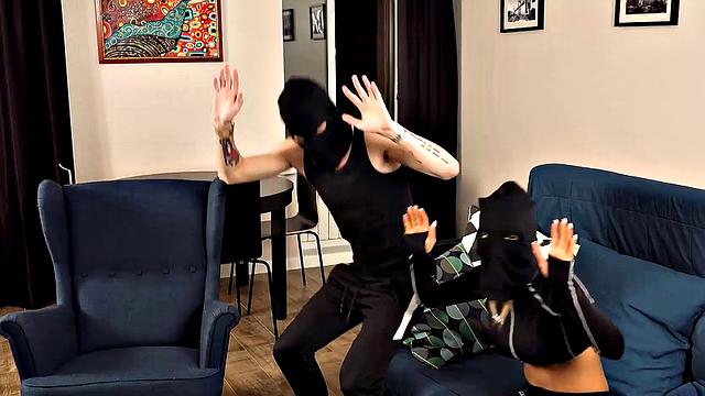 HUNT4K. Pretty thief is banged by homeowner before partner in crime