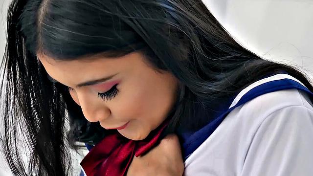 Татуированные красотки с пышными формами трахаются без комплексов на камеру