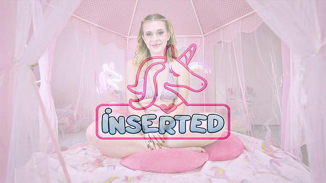 линдси дрочит и трахается с гладкой киской