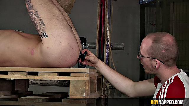 Sean takes control and gives Oliver Wesley a slow, sensual gay fuck