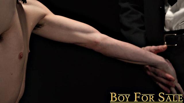 THE BOY AUSTIN Chapter 14 - Merchandise