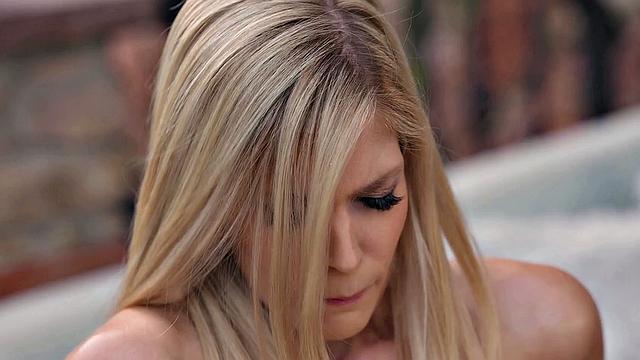 21 SEXTURY - Horny Girl Candee Licious Gets Ass Fucked To Start The Day