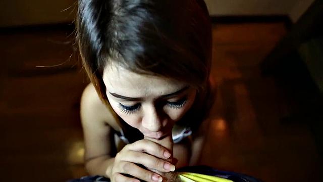 Smooth-Sucking Asian Beauty