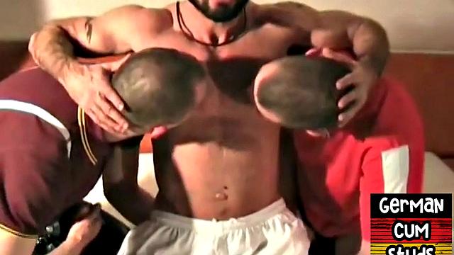 German amateur stud 3some with muscled top DILF