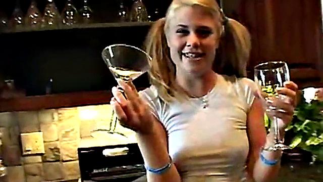 Summer Eats out Horny Lez