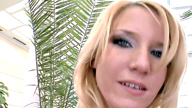 MILF bitches share BWC in threesome after blowing cock