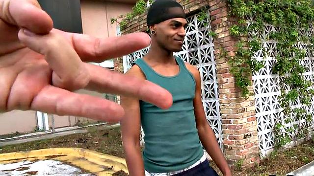 Real Nubian thug fucked at home by white top for cash