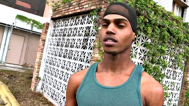 Real Nubian thug fucked at home by white top for cash