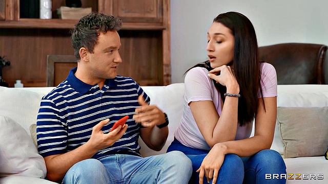 Зрелые йогини в обтягивающих лосинах трахаются в лучших сценах ZZ йога-сборника.