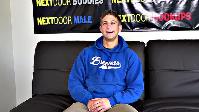 Amateur jock jerks on casting after interview