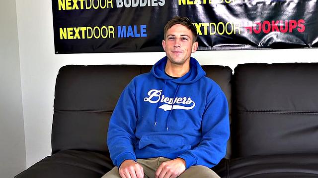 Amateur jock jerks on casting after interview