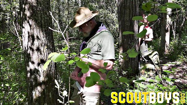 накачанный скаутмастер попался на горячем и с юмором выкрутился