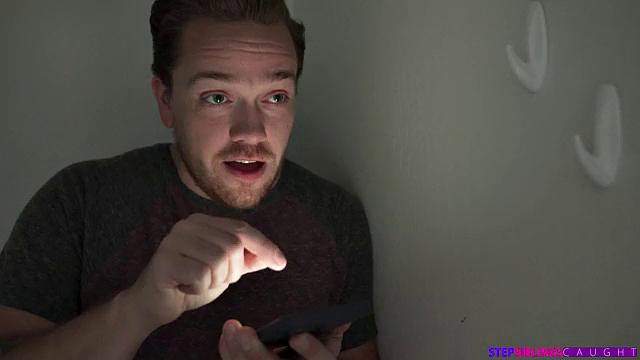 брюнетка-сводная сестра и подруга трахаются втроём с братом