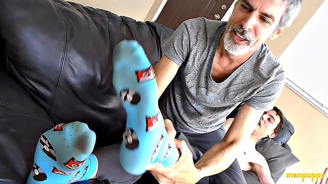 Tickling Burglar into Surrender - Aiden Valentine, Richard Lennox