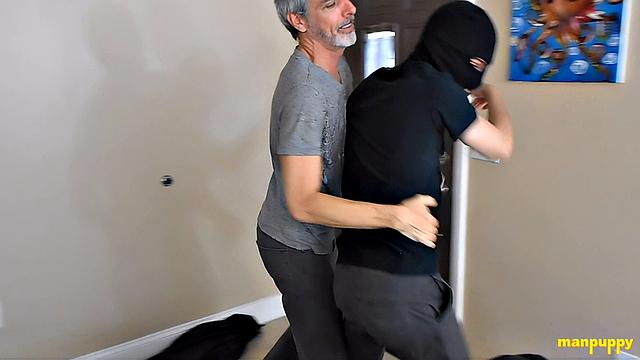 Tickling Burglar into Surrender - Aiden Valentine, Richard Lennox