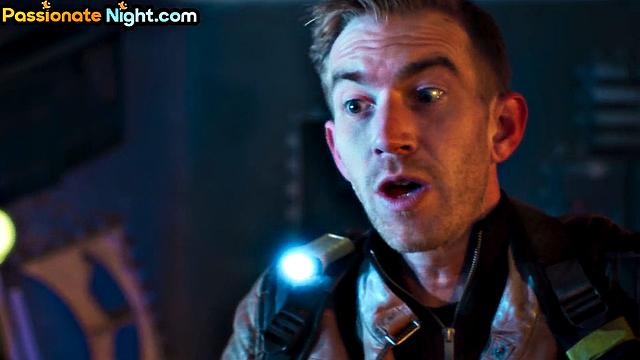 Рыжая с круглой жопой скачет на члене, как будто фитнес - её любимый спорт.