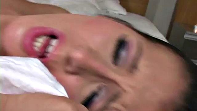 Hot babe grips hotel bed as she gts pussy fucked