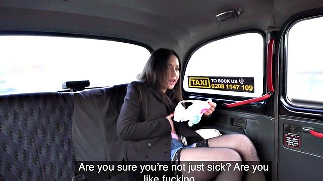 шальная таксистка глотает bbc и дрочит одновременно - вот это умение
