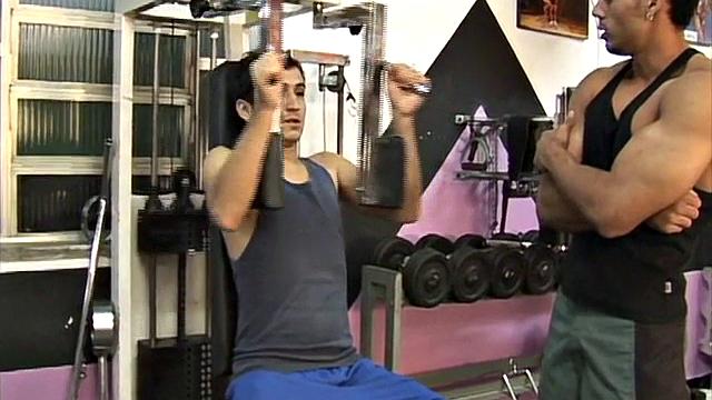 Твинка Кайо трахают в спортзале - Кайо Барселлос и Поакс