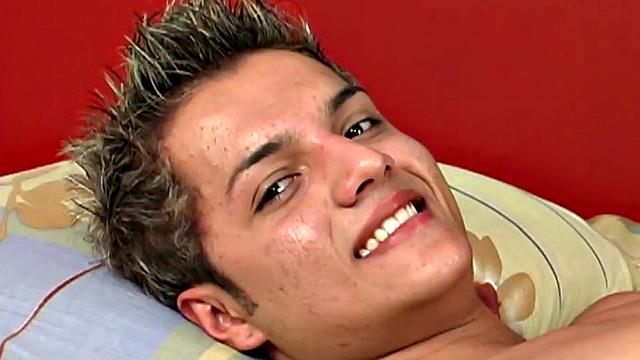 Skinny and smooth Latino jerks off on his bed, showing his bubble butt