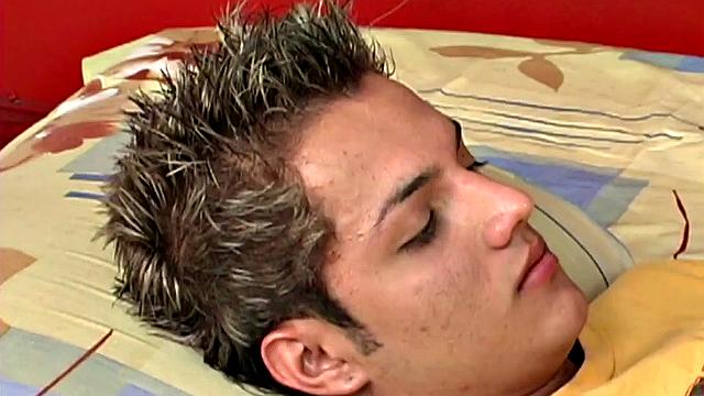 Skinny and smooth Latino jerks off on his bed, showing his bubble butt