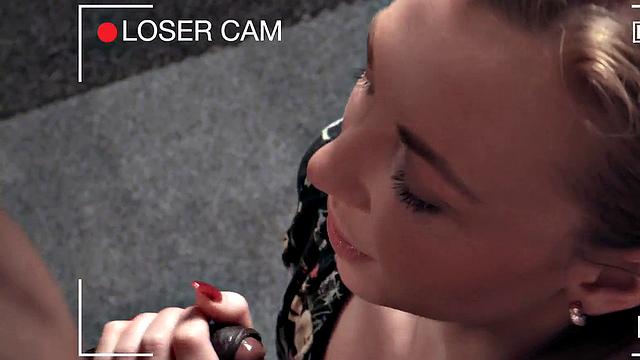 блондинка в чулках трахается с большим черным хуем при муже