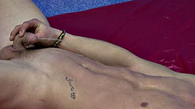 Jano Sirano бахвалится своим стволом и выстреливает по полной