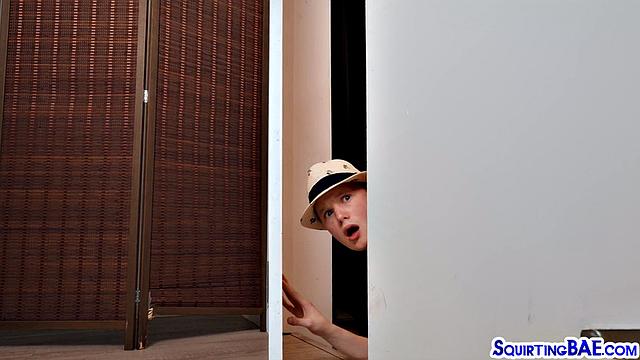 Stunning babe cockriding lucky dude