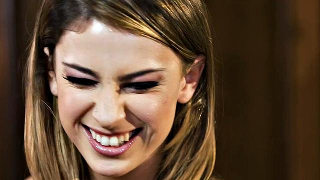 Squirting dyke seduced by dirty before pussylicking